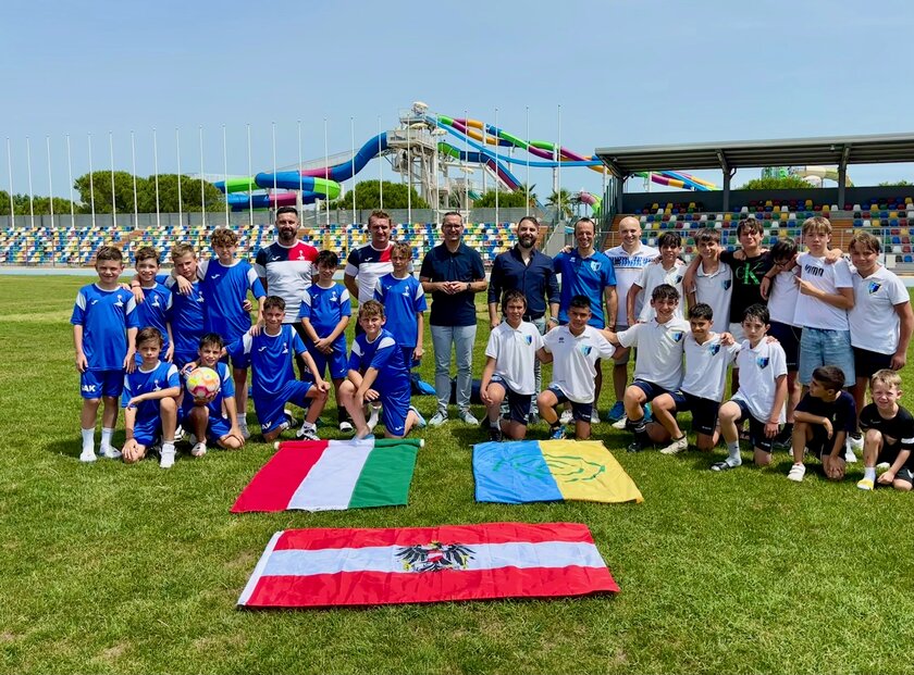 Die Jugendmannschaften trafen sich zum Freundschaftsspiel in Lignano. Foto: KK