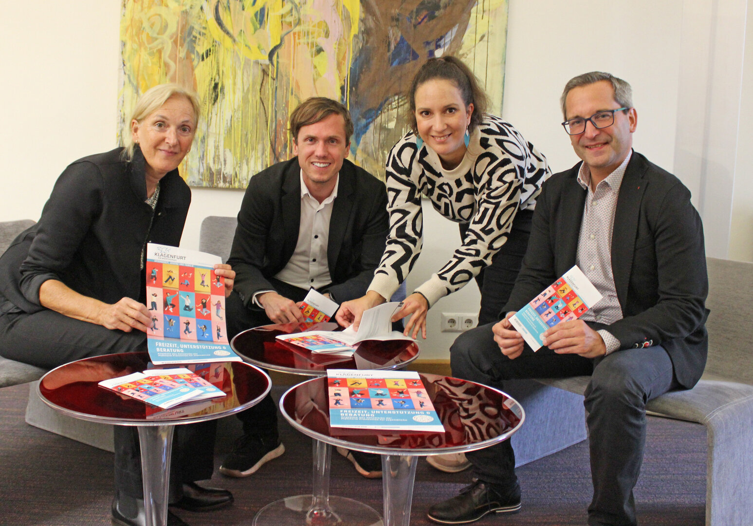 Dr. Birgit Trattler (Leiterin Abt. Gesundheit, Jugend und Familie), Vzbgm. Ronald Rabitsch mit Mag. Barbara Schreier (Präventionsstelle) und Stadtrat Mag. Franz Petritz. Foto: StadtKommunikation 