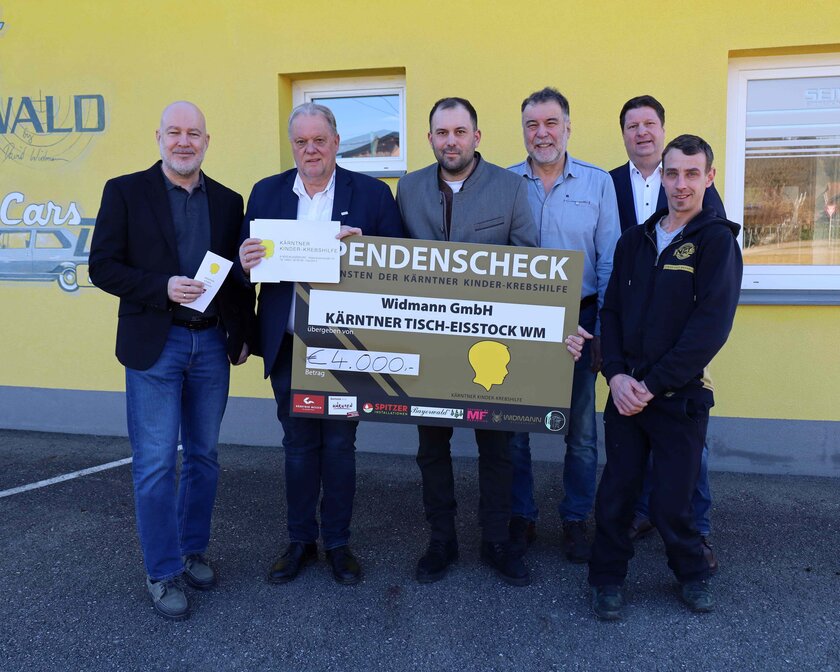 V.l.n.r. Bernhard Erler, Martin Treffner, David Widmann, Bernhard Widmann, Karl Platzer und Manuel Untersteiner. Der Betrag von 4.000 Euro wurde an die Kärntner Kinder-Krebshilfe überreicht. Foto: Kärntner Messen