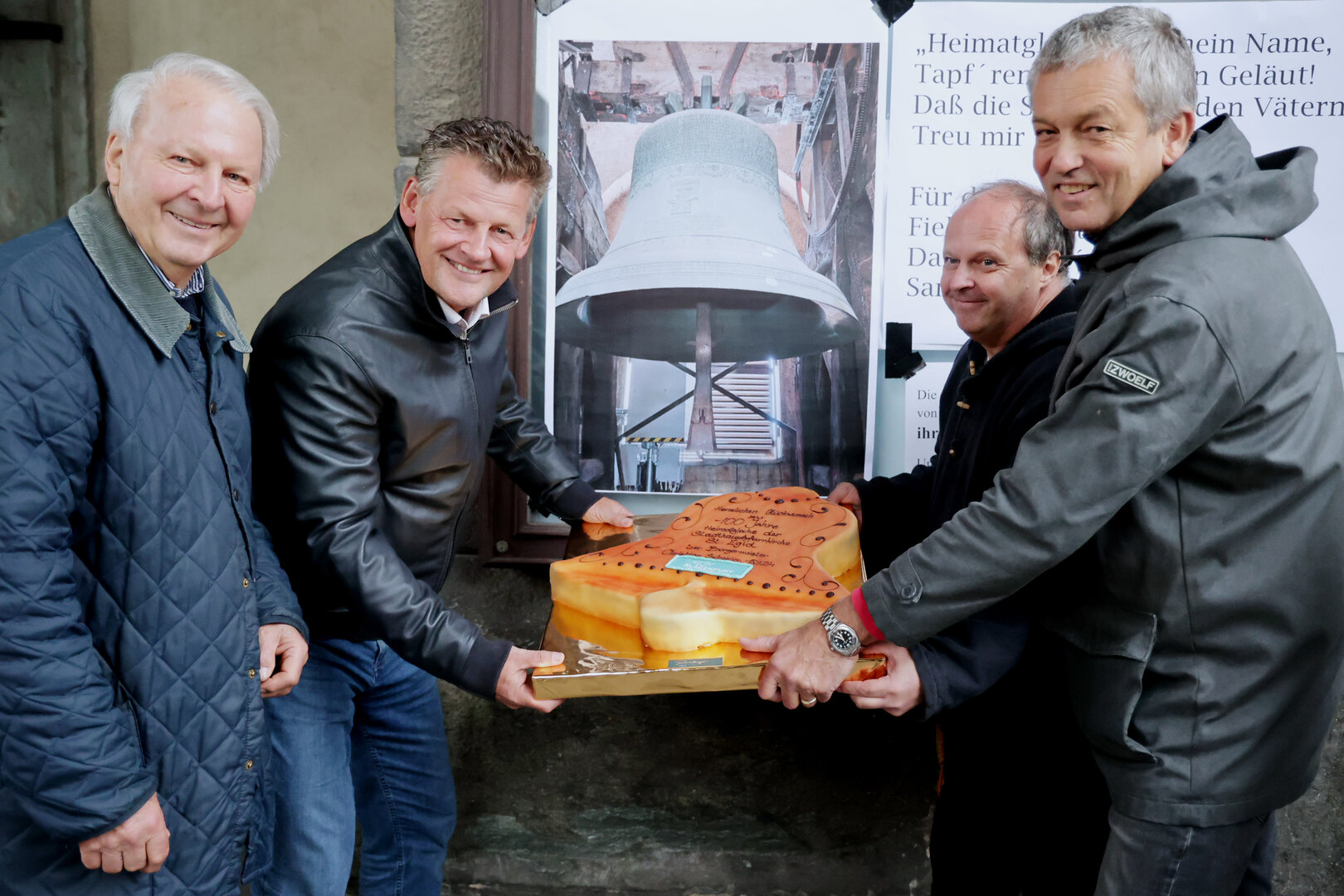 v.l.: Erich Wappis, Bürgermeister Christian Scheider, Stadtpfarrer Gerhard Simonitti und Stadtrat Max Habenicht bei der Jubiläumsfeier. Foto: StadtKommunikation/Wajand