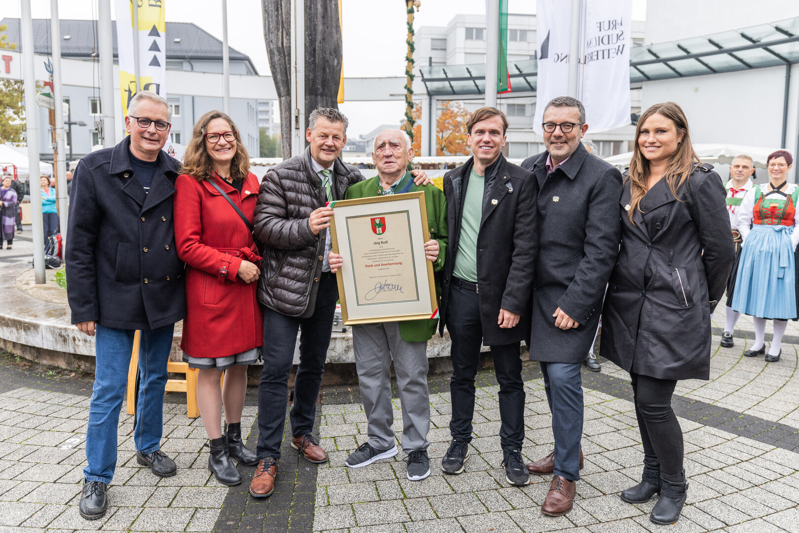 v.l.: Vizebürgermeister Dr. Alexander Kastner, Stadträtin DI Constance Mochar, Bürgermeister Christian Scheider, Jörg Rudi, Vizebürgermeister Ronald Rabitsch, Gemeinderat Mag. Manfred Jantscher und Marktkoordinatorin Martina Derhaschnig.  Foto: StadtKommunikation/Zangerle