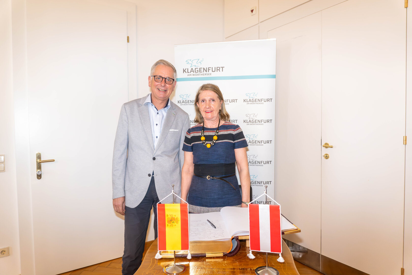 Vizebürgermeister Dr. Alexander Kastner mit der spanischen Botschafterin Aurora Mejía. Foto: StadtKommunikation/Wiedergut