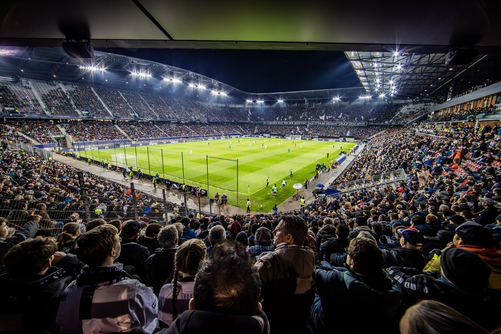 Das erste Champions League Spiel in Klagenfurt war ein friedliches Fußballfest mit über 23.000 Besuchern im Wörthersee Stadion. 