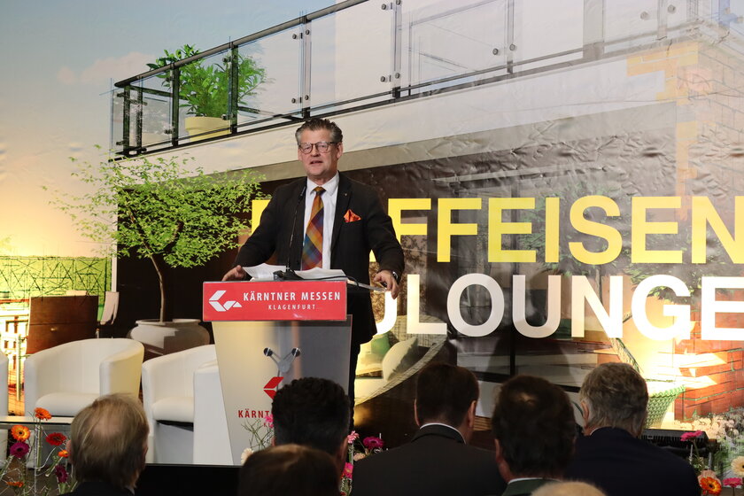 Bürgermeister Christian Scheider bei der Eröffnung der Häuslbauermesse 2025. Auch heuer werden wieder tausende Besucherinnen und Besucher erwartet. Foto: StadtKommunikation/Zechner