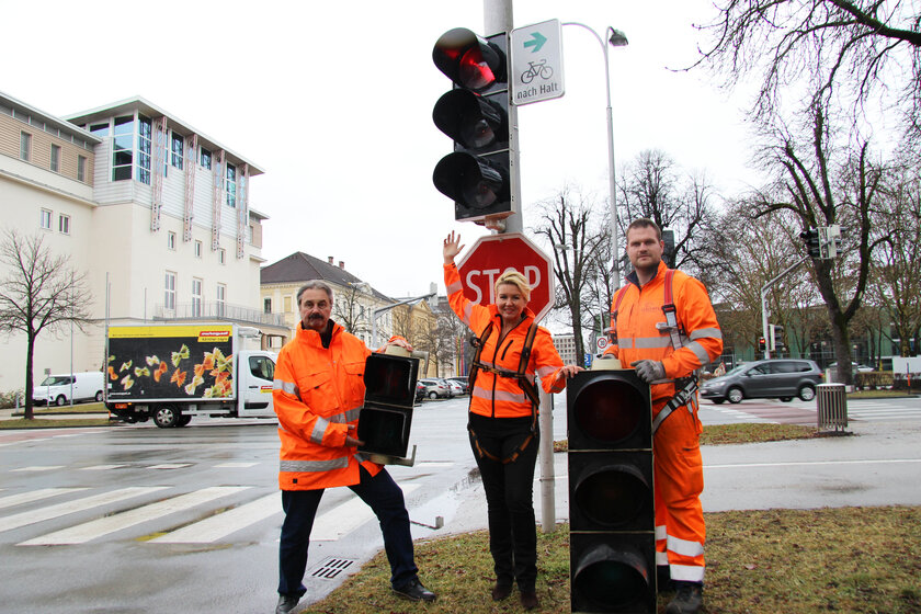 Straßenbau- und Verkehrsreferentin Stadträtin Sandra Wassermann, BA, besichtigte die zwei modernisierten Ampelanlagen in der Innenstadt.